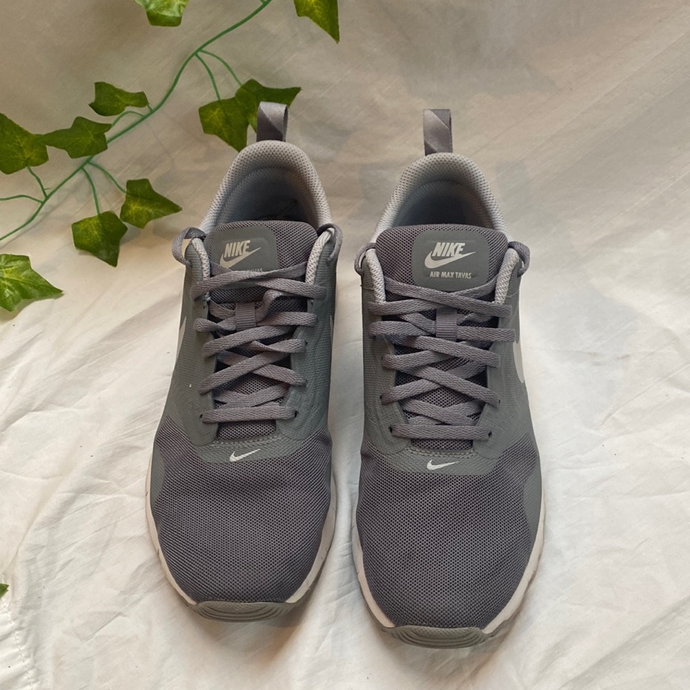 Nike - Like New, Gray Athletic Sneaker Shoe, Size 6Y